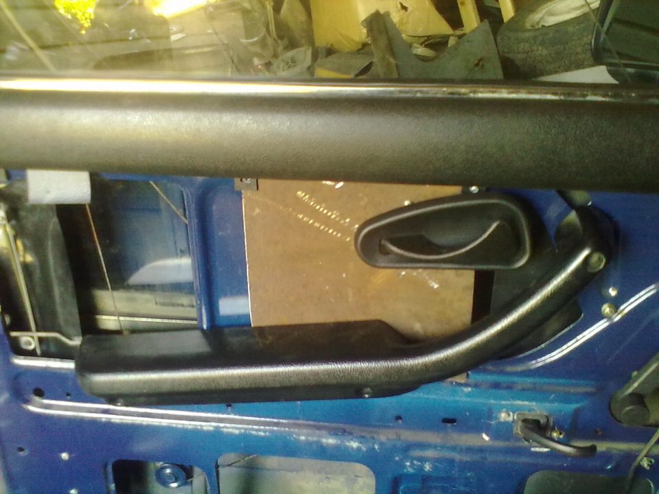 Перенос внутренней ручки открывания двери. — Lada 21074, 1,6 л, 2007 года |  своими руками | DRIVE2