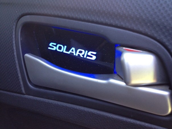 Дверная ручка хендай солярис. Подсветка ручек дверей Hyundai Solaris 1. Подсветка ручек Хендай Солярис 2012. Подсветка ручек дверей Хендай Солярис 2011. Ручка двери Солярис 1.
