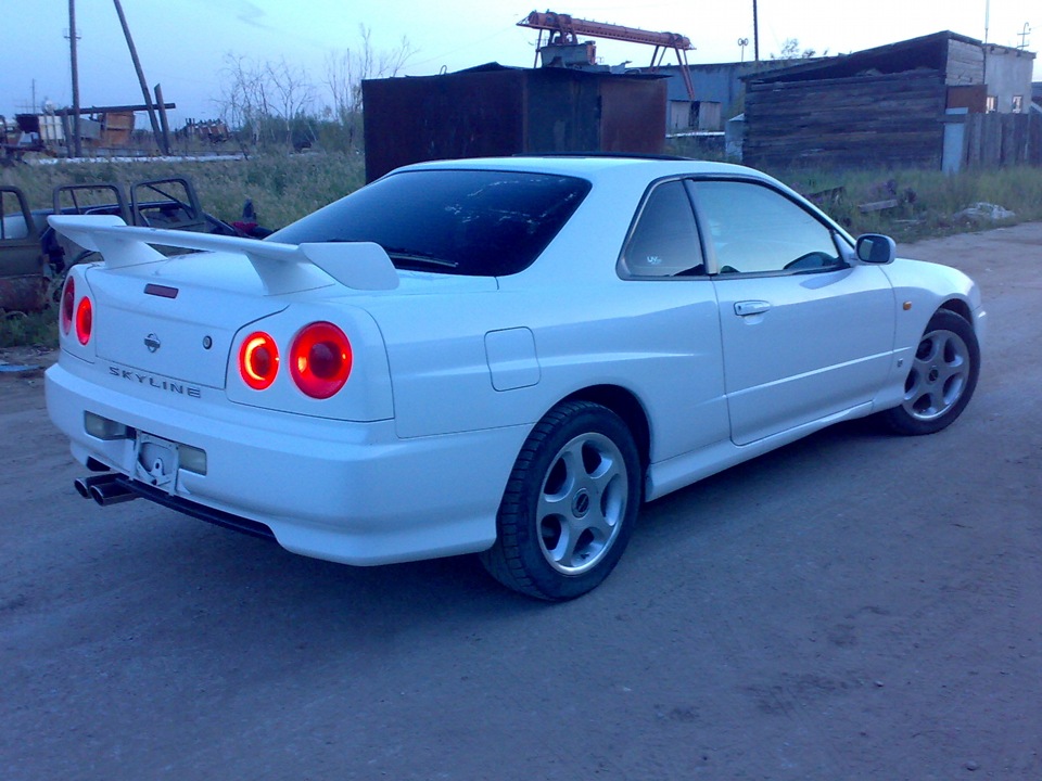 Nissan Skyline hr34