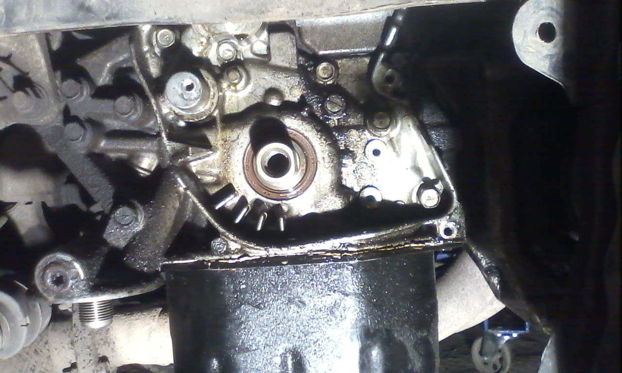Болт маслонасоса лансер 9. Прокладка масляного насоса лансер 9 1. Течь масла ваз 2114. Течь маслонасоса. 4 16 клапанов.