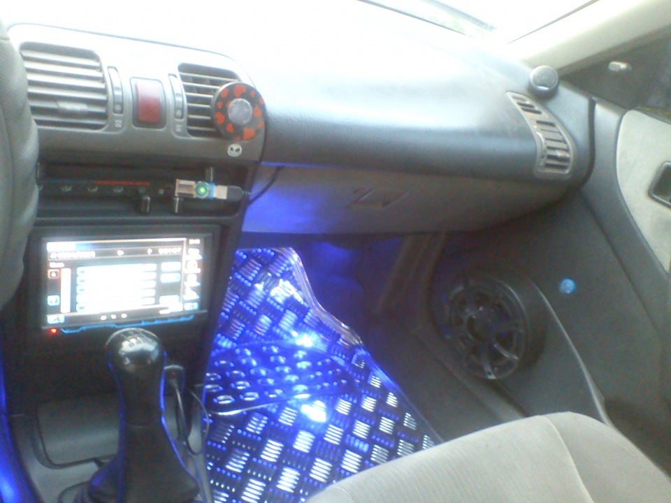 Сегодня кое что доработал в автозвуке и коврики новые купил ) — Mazda ...