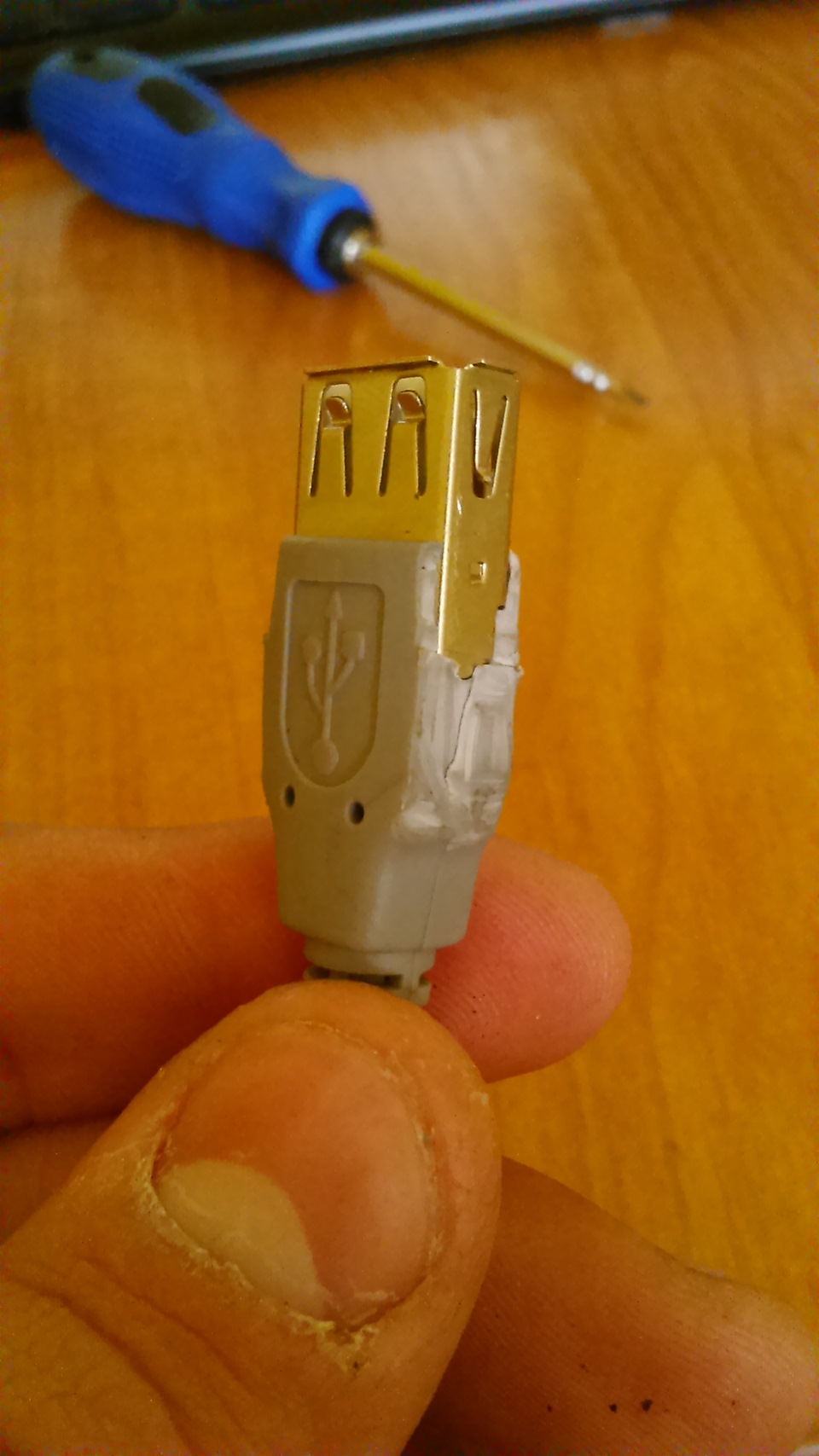 Usb зарядка в панель авто