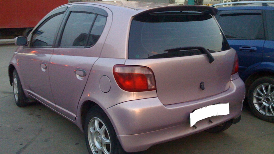 Toyota Vitz Pink