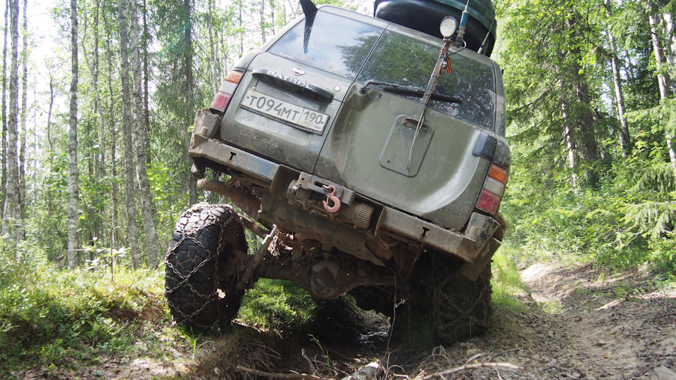 это основная версия причин оторванного крепления — Nissan Patrol GR II (Y61)
