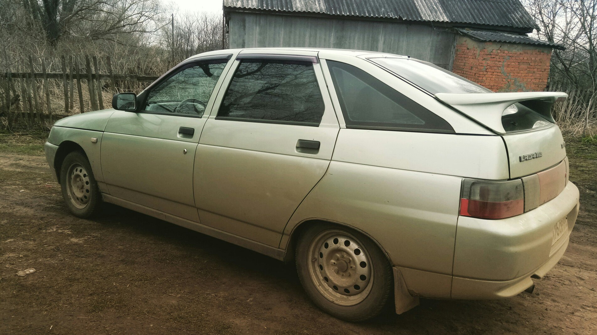 Вода ваз. ВАЗ 2110 цвет Талая вода. Lada 2112 Талая вода. Лада 2112 Талая вода. ВАЗ 2110 Талая вода 206 металлик.