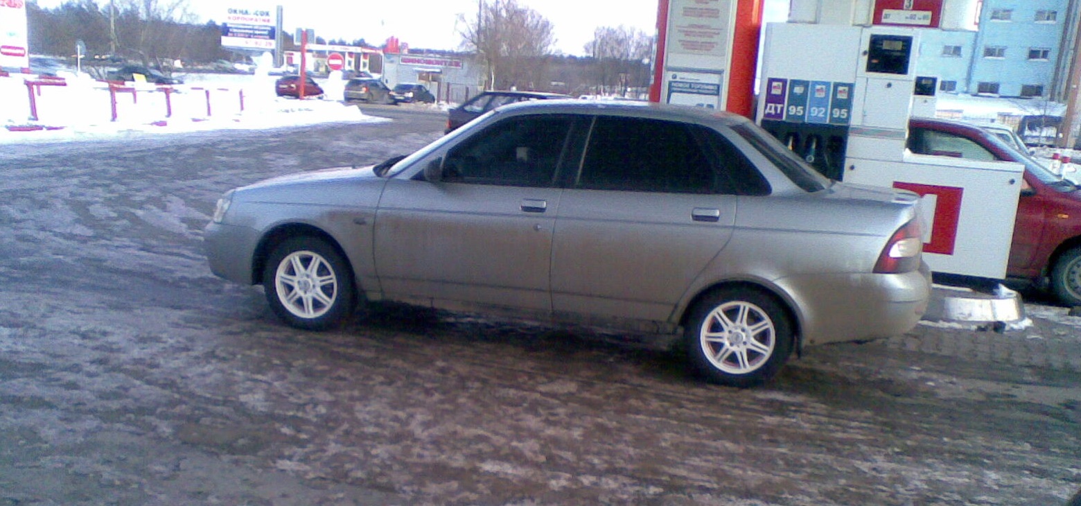 Колесики, белые такие =) — Lada Приора седан, 1,6 л, 2007 года | колёсные  диски | DRIVE2