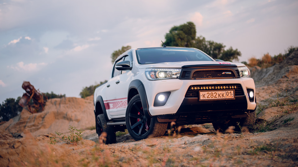 фары toyota hilux pick up ln 167 фары toyota hilux pick up ln 167