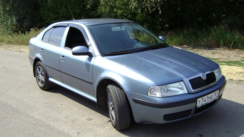 При плавном нажатии педали газа на нейтралке, резко подскакивают ...