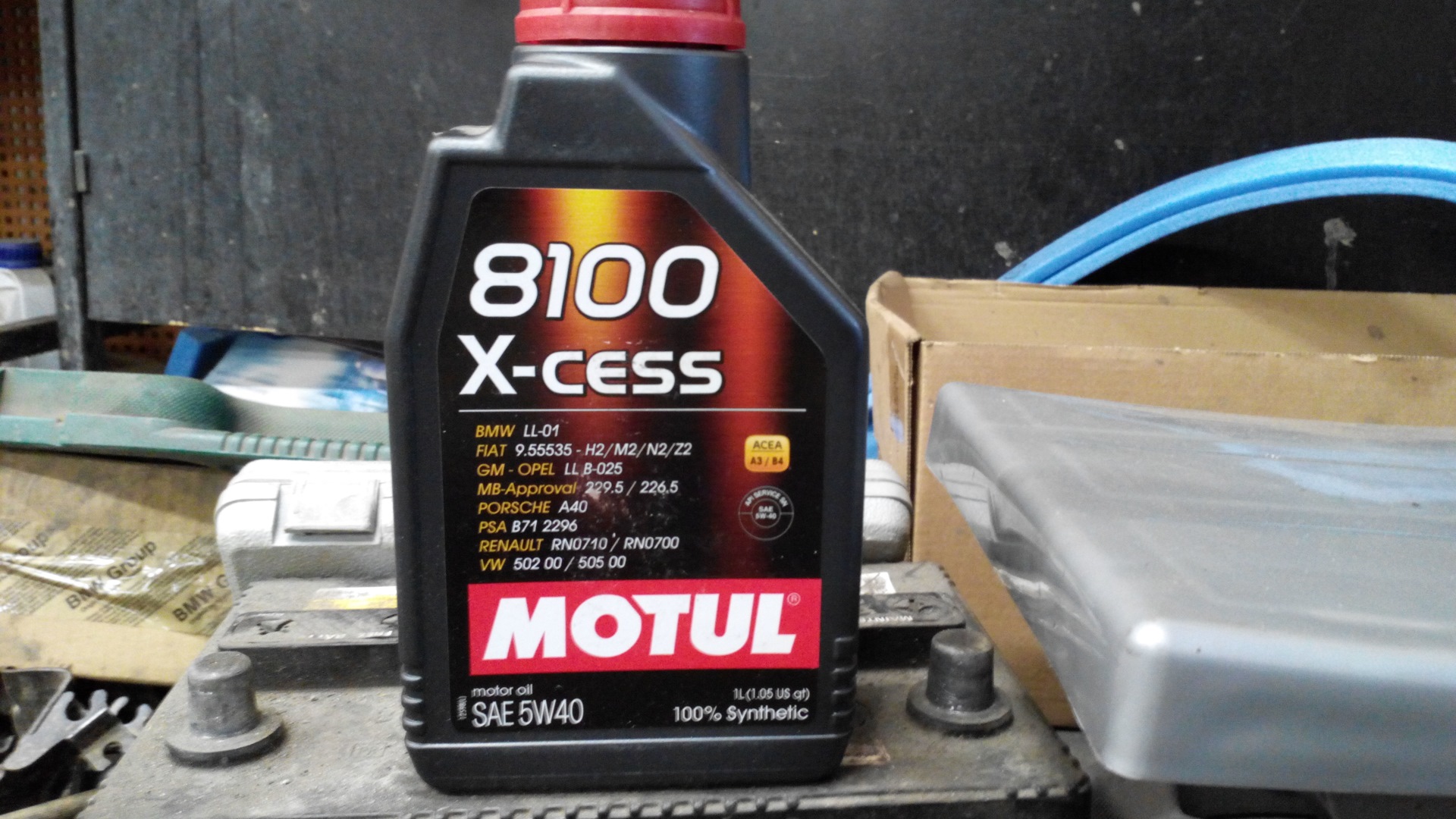 Можно ли заливать 95. Motul 8100 x-clean 5w30. Мотюль для Рено Дастер 2.0. Мотул масло в шкоду а7.