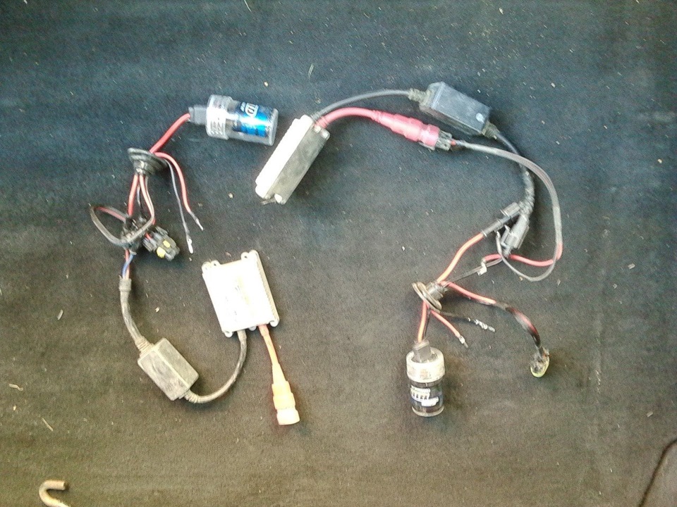 Ксенон + Петли капота — LADA Приора седан, 1,6 л., 2008 года | своими ...