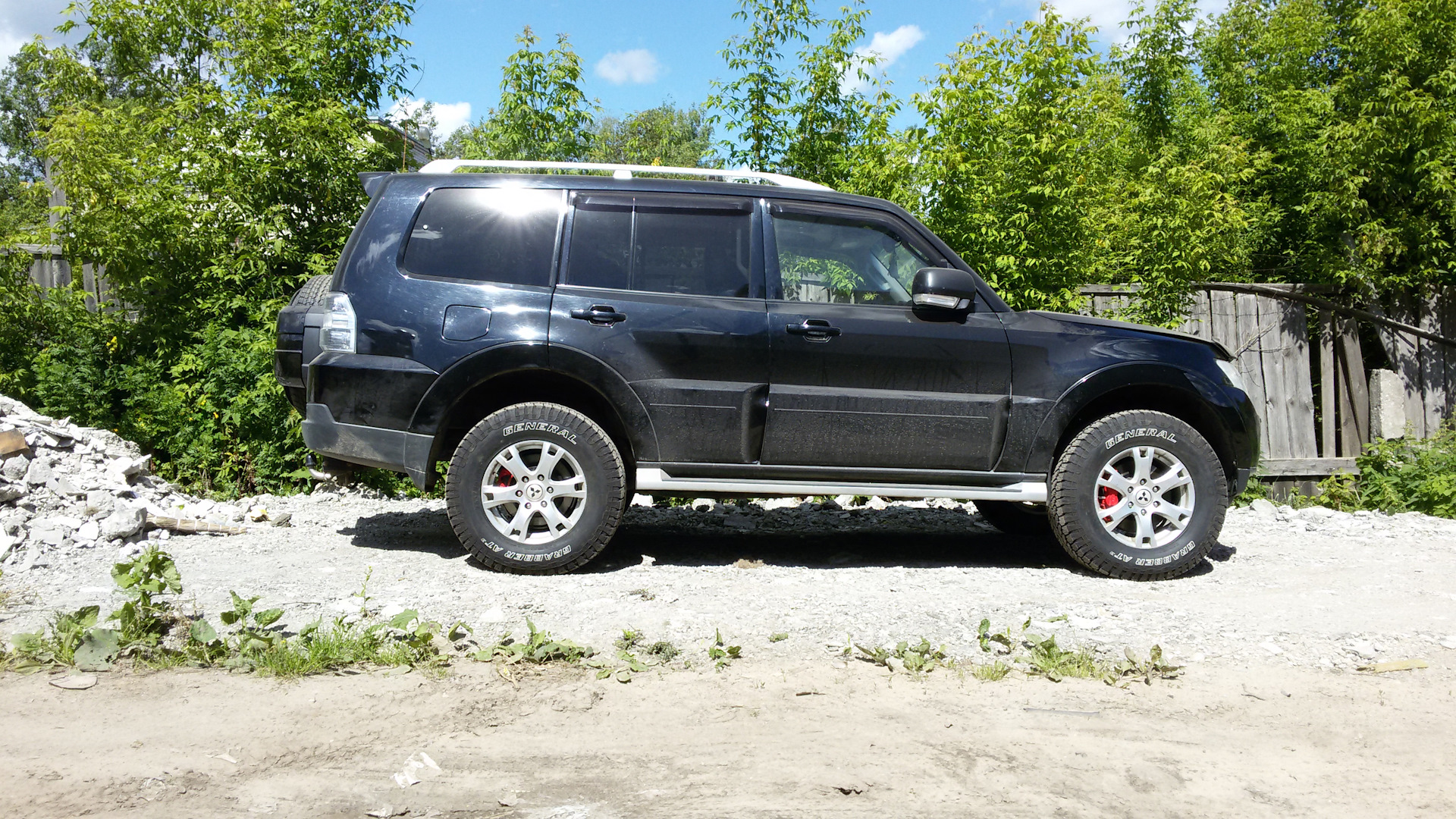 Лифт паджеро 3. Mitsubishi Pajero 4 лифт. Паджеро 2008 лифт. Паджеро 4 на 33 колесах.