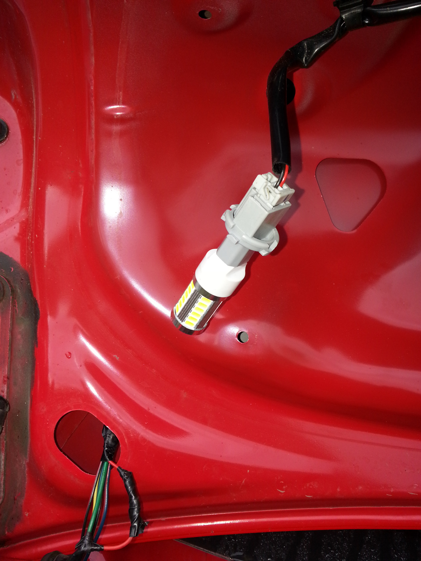 Подключение заднего левого противотуманного фонаря к заднему ходу ...