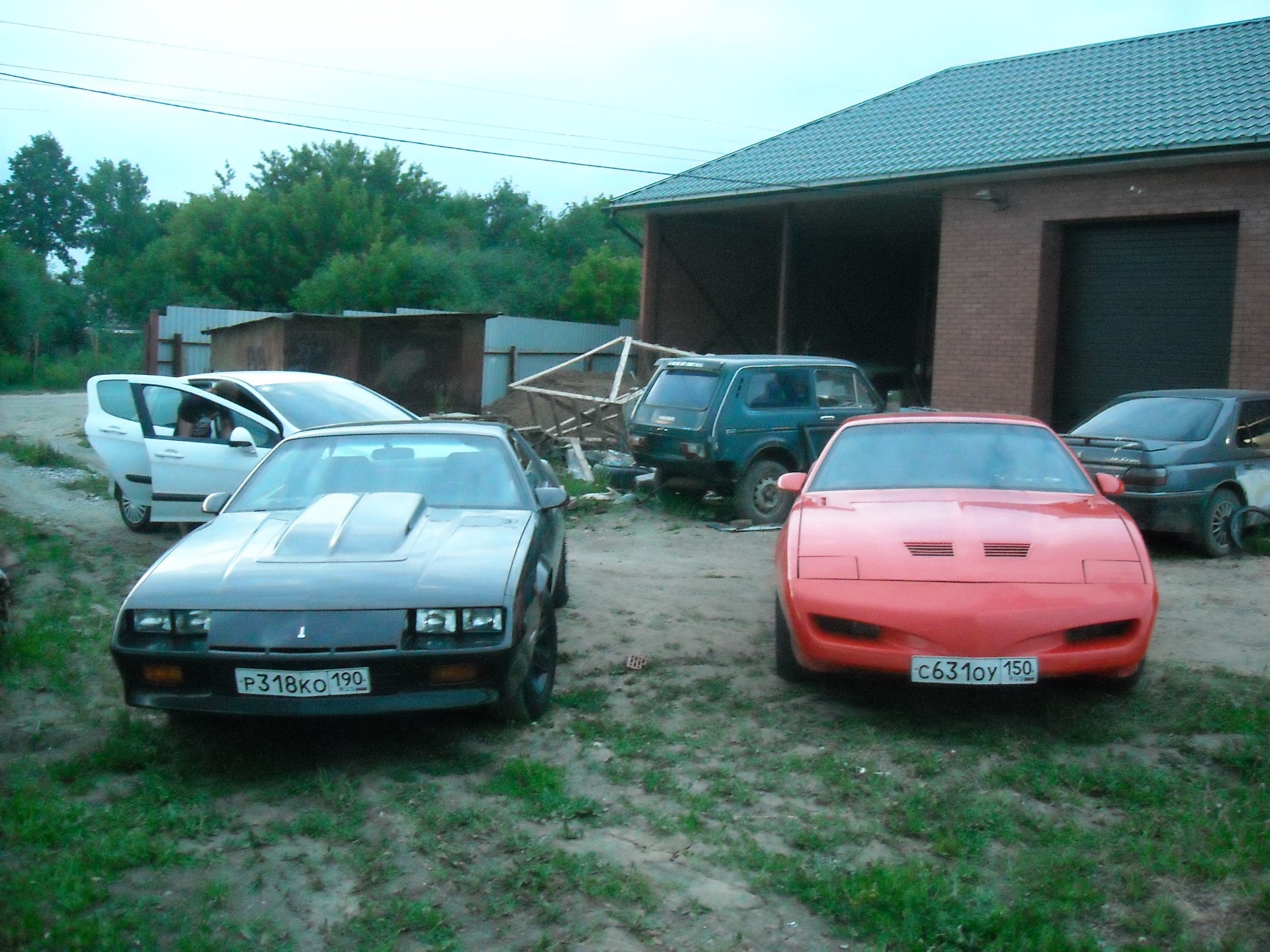 Отличная компания, шашлыки, красивые американские машины… — Pontiac  Firebird (3G), 5,7 л, 1991 года | встреча | DRIVE2