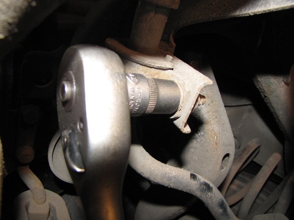 Замена резиновых втулок заднего стабилизатора. — Audi A4 Avant (B7), 2 ...