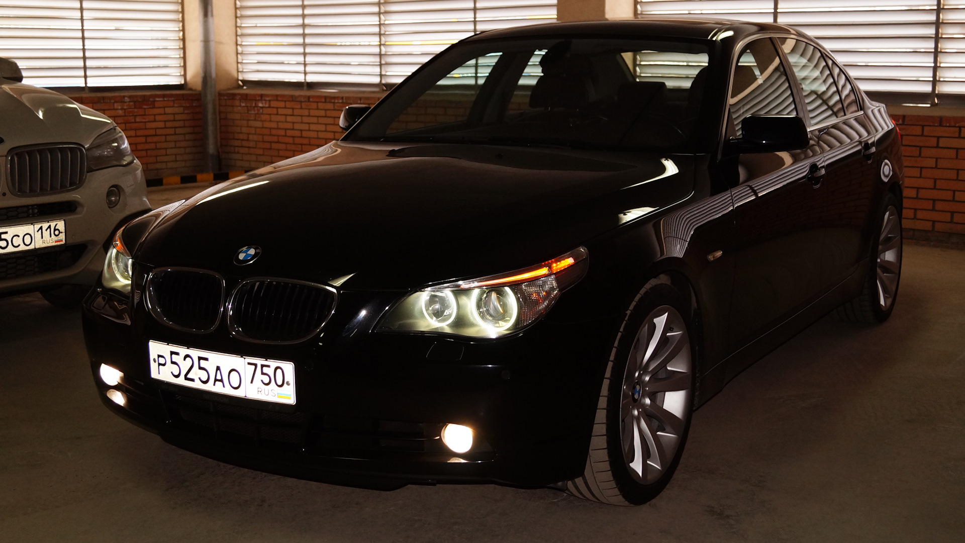 Бмв е60 2.5. BMW 5 Series (e60). BMW e60 LCI. BMW 5 e60 2005 черный. BMW e60 черная.