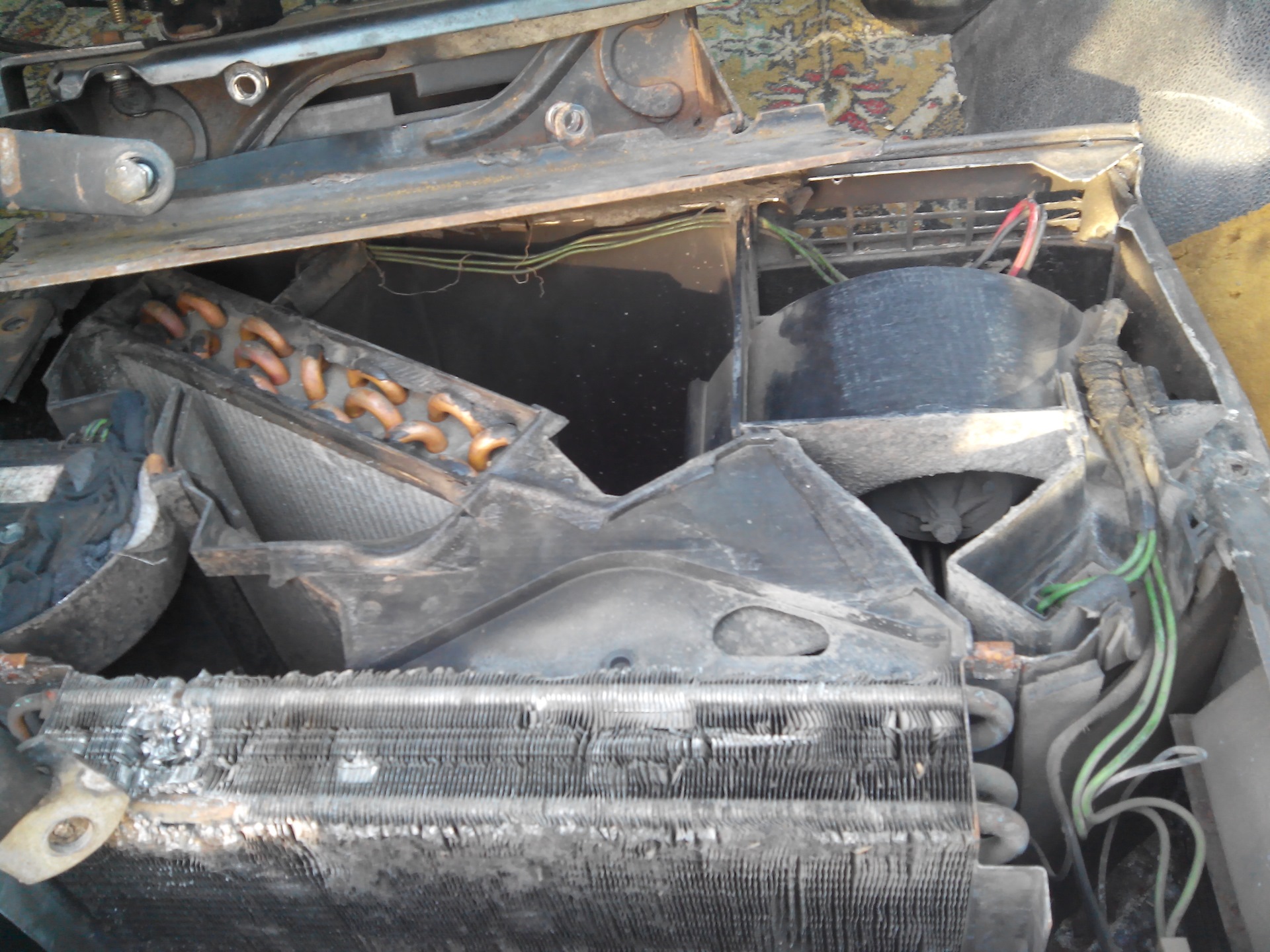 Через печку в салон попадает. Печка интернационал 9800. Через печку в салон попадает. Через печку в салон попадает. Через печку в салон попадает.