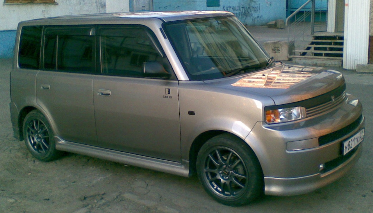     Toyota bB 13 2004