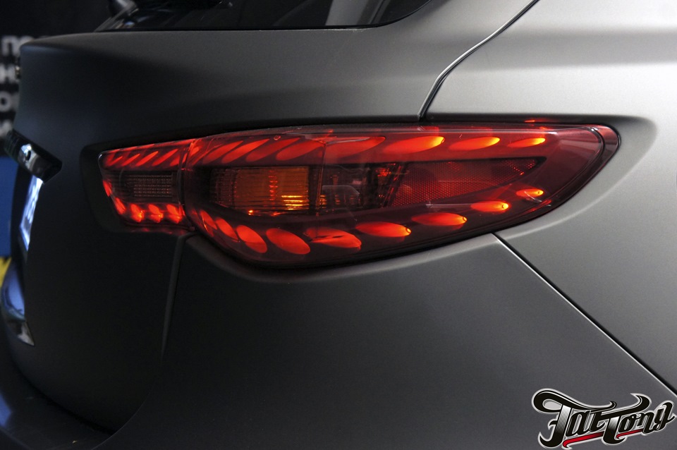 High performance lights. Infiniti qx70 задние фонари. Фонарь задний Infiniti fx37. Задние фонари Инфинити qx70. Инфинити qx70 желтые поворотники.