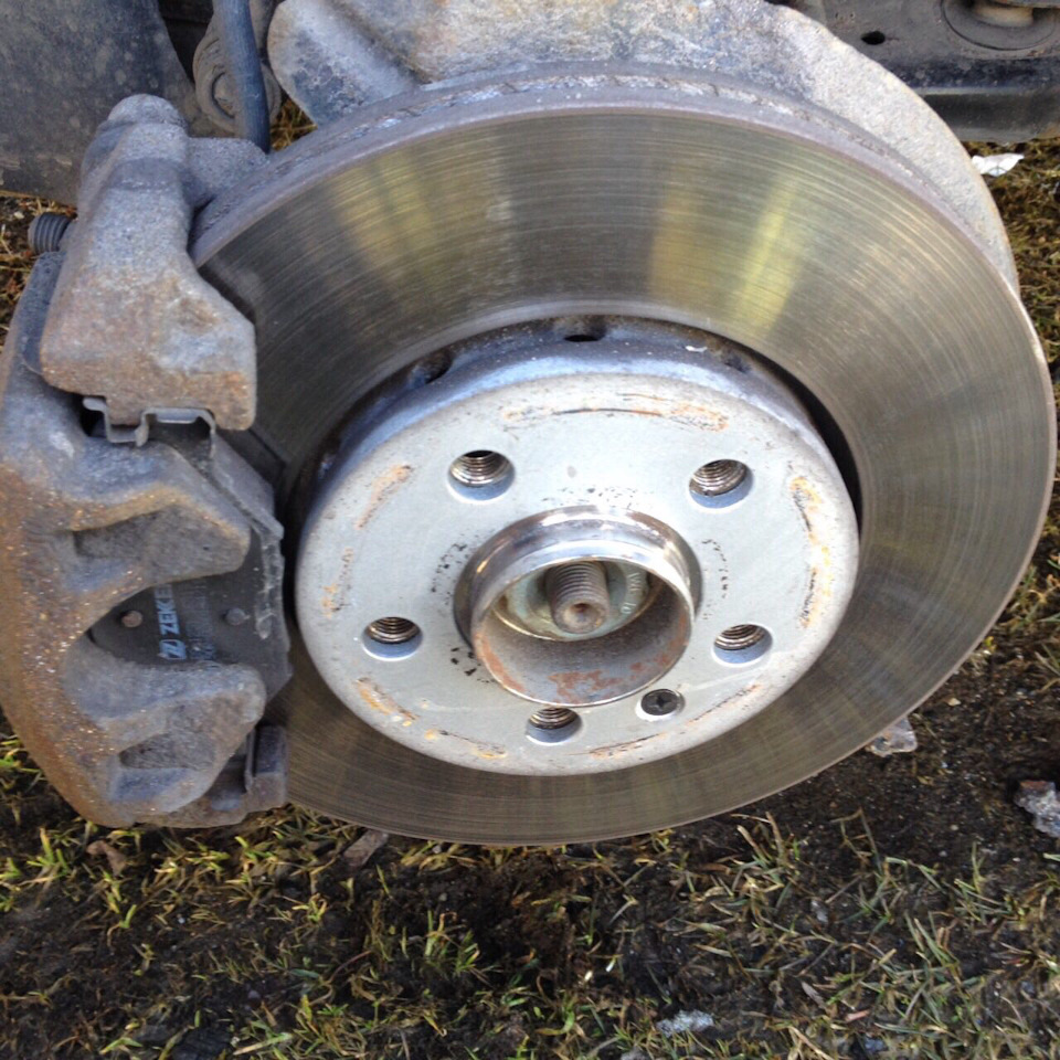 Замена тормозов. — Volkswagen Polo Sedan, 1,6 л, 2012 года | своими ...