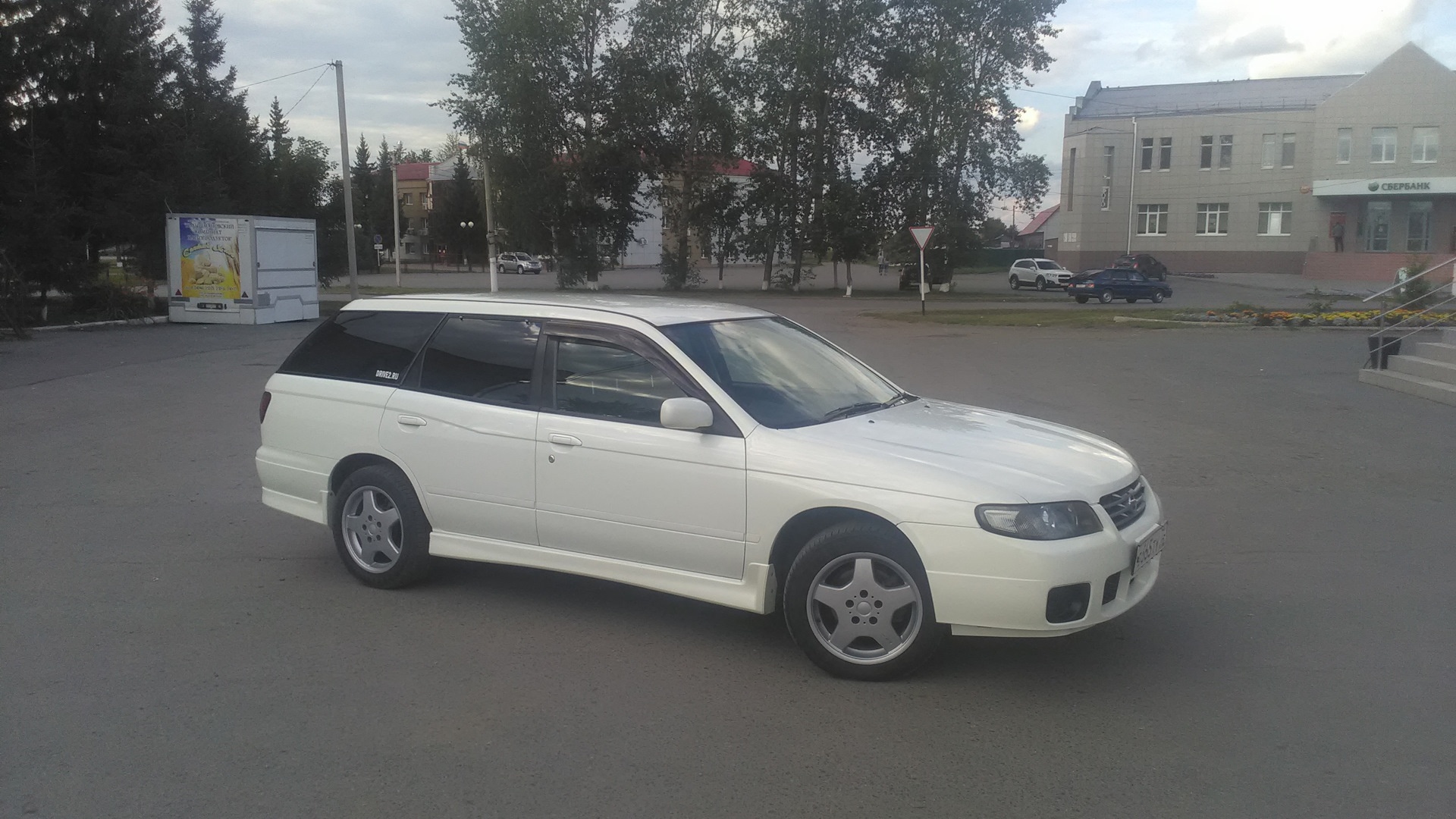 Ниссан Авенир 2004 год