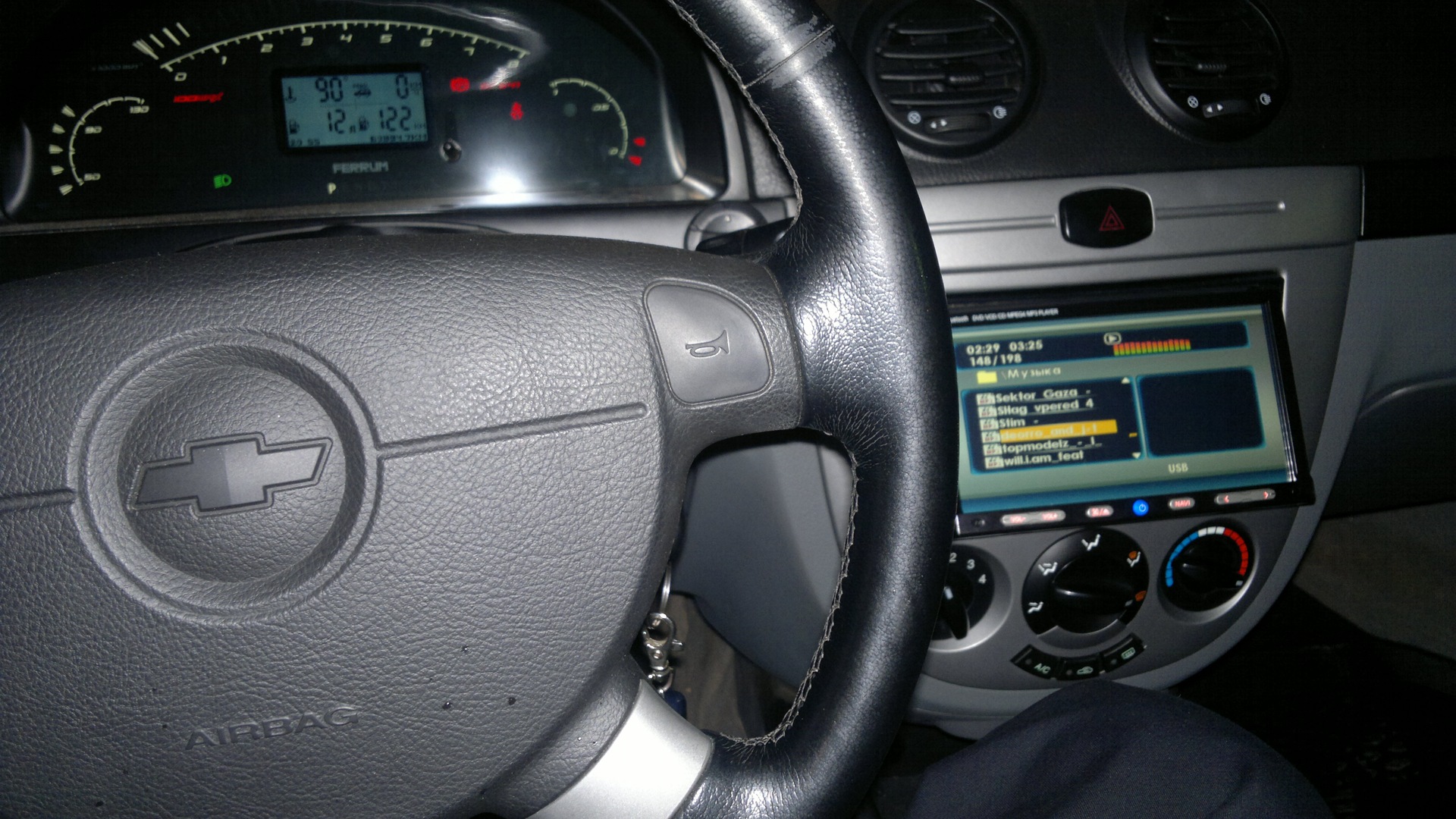 Управление магнитолой лачетти. Магнитола 2 din Chevrolet Lacetti. Магнитола 2 din на Шевроле Лачетти хэтчбек. Шевроле Ланос магнитола 2 din. Lacetti 5d WTCC.