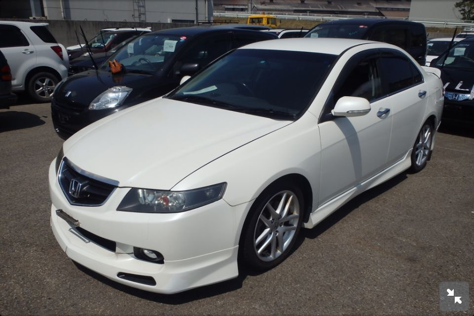 Honda accord cl9. Аккорд cl7 бампер с омывателями.