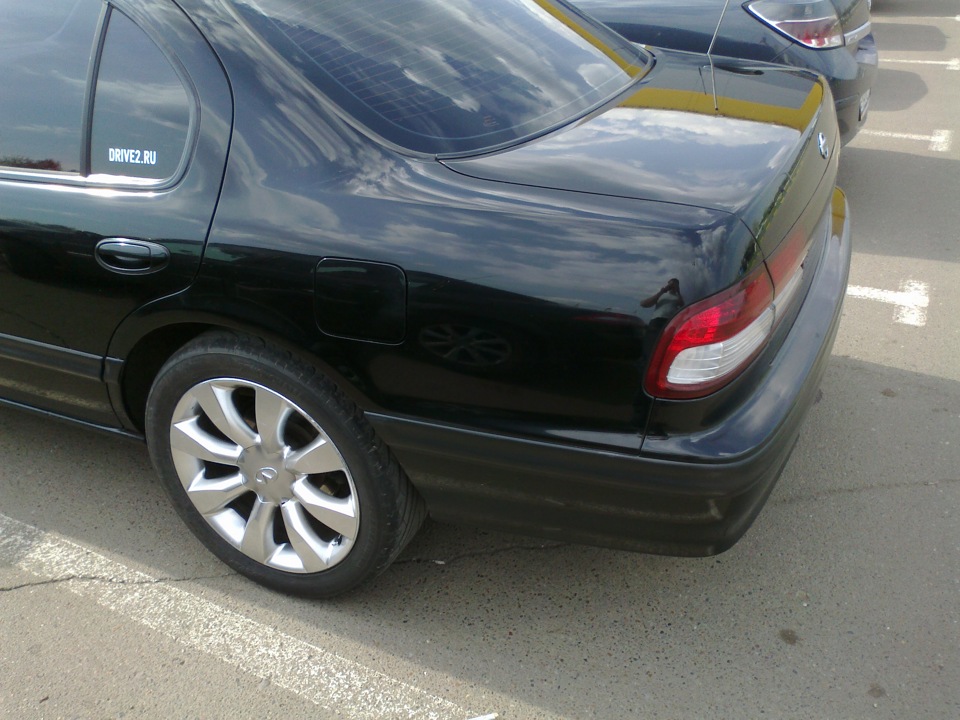 R18 245 45 Nissan Maxima QX A32 2 1999