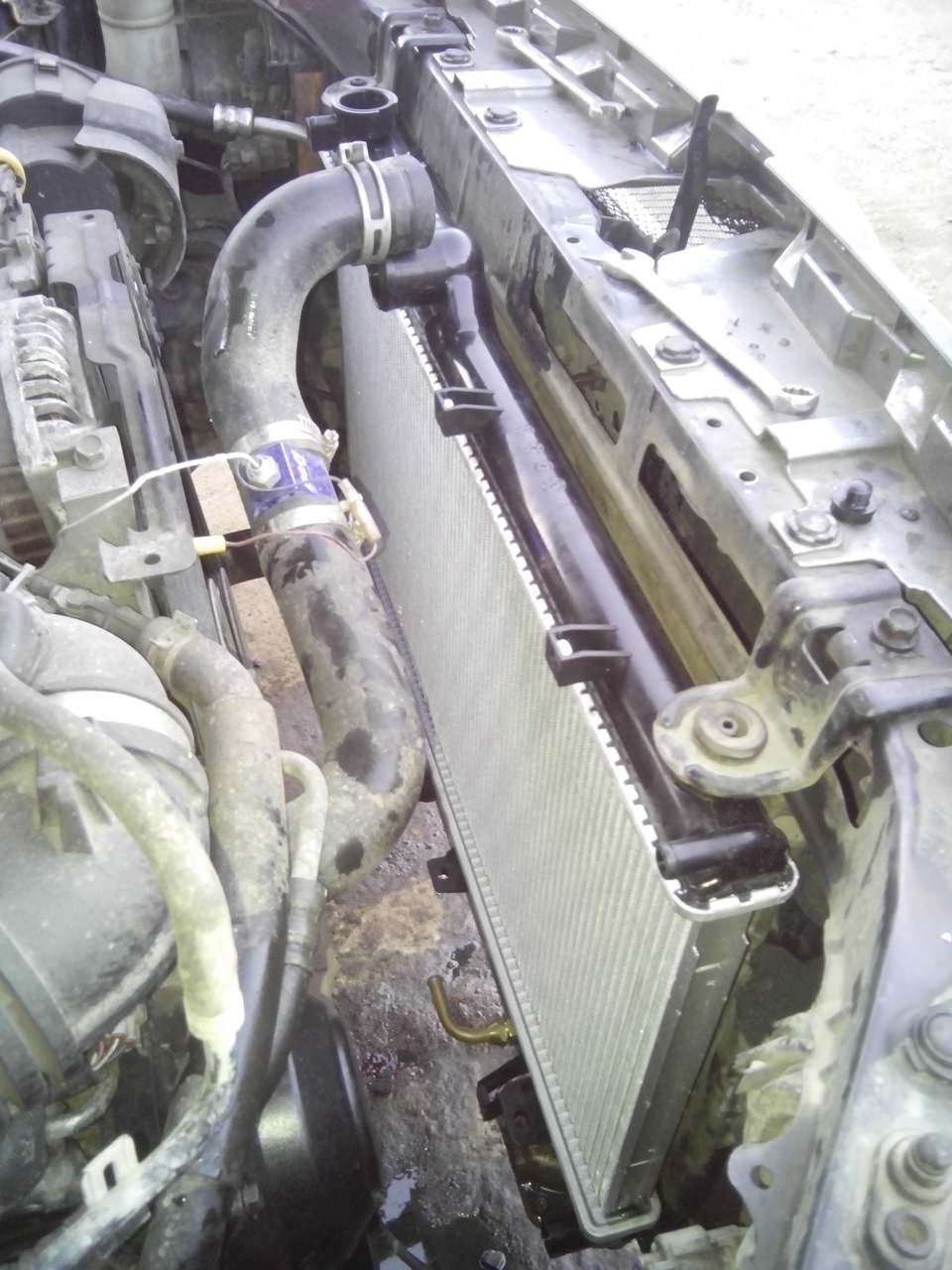 Замена радиатора системы охлаждения — Subaru Forester (SH), 2,5 л, 2008 ...