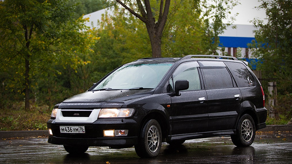 Мицубиси шариот 2. Митсубиси Шариот 1. Mitsubishi Chariot 2001. Mitsubishi Chariot 1995.