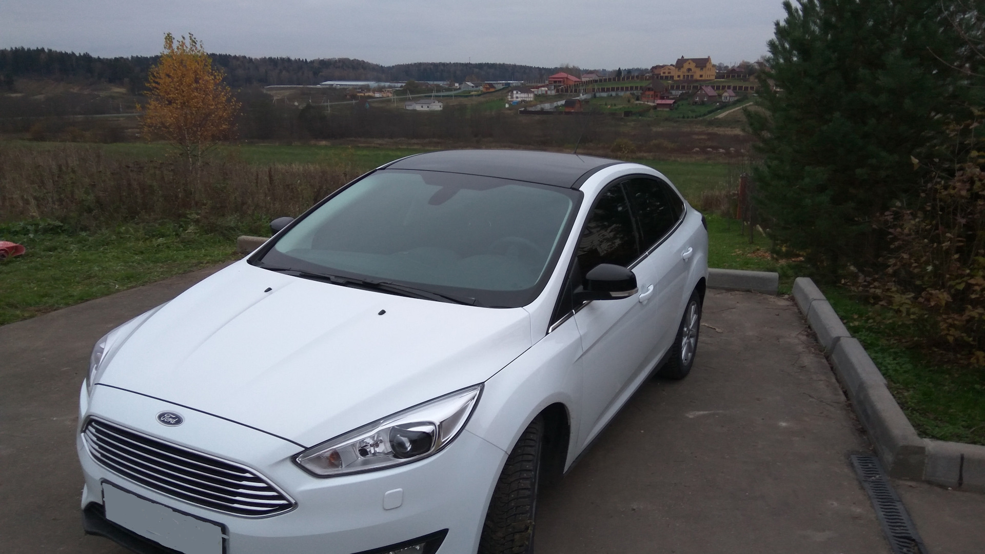 Р‘РµР»С‹Р№ Ford Focus 3 sedan