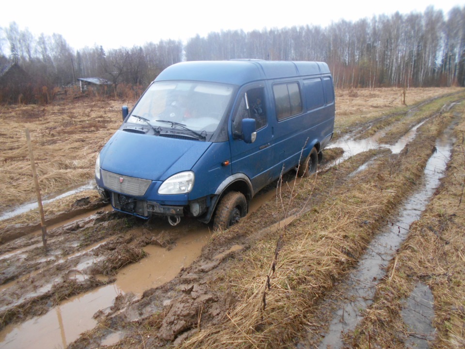 Газель едет по воде