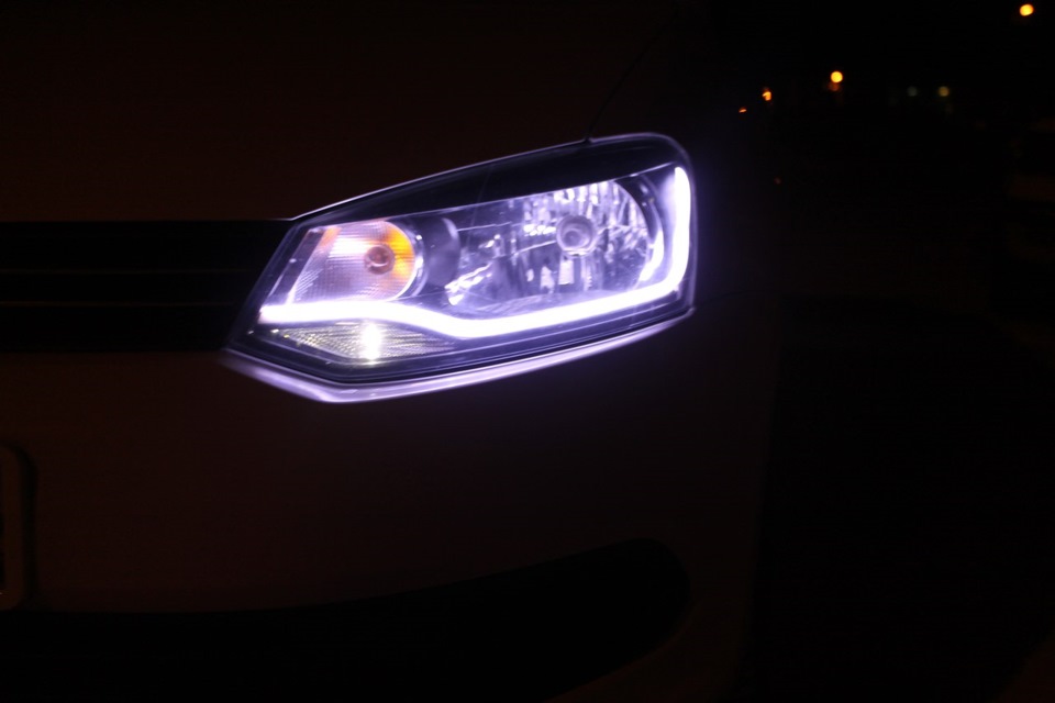 Ходовые огни в фары. — Volkswagen Polo Sedan, 1,6 л, 2011 года ...