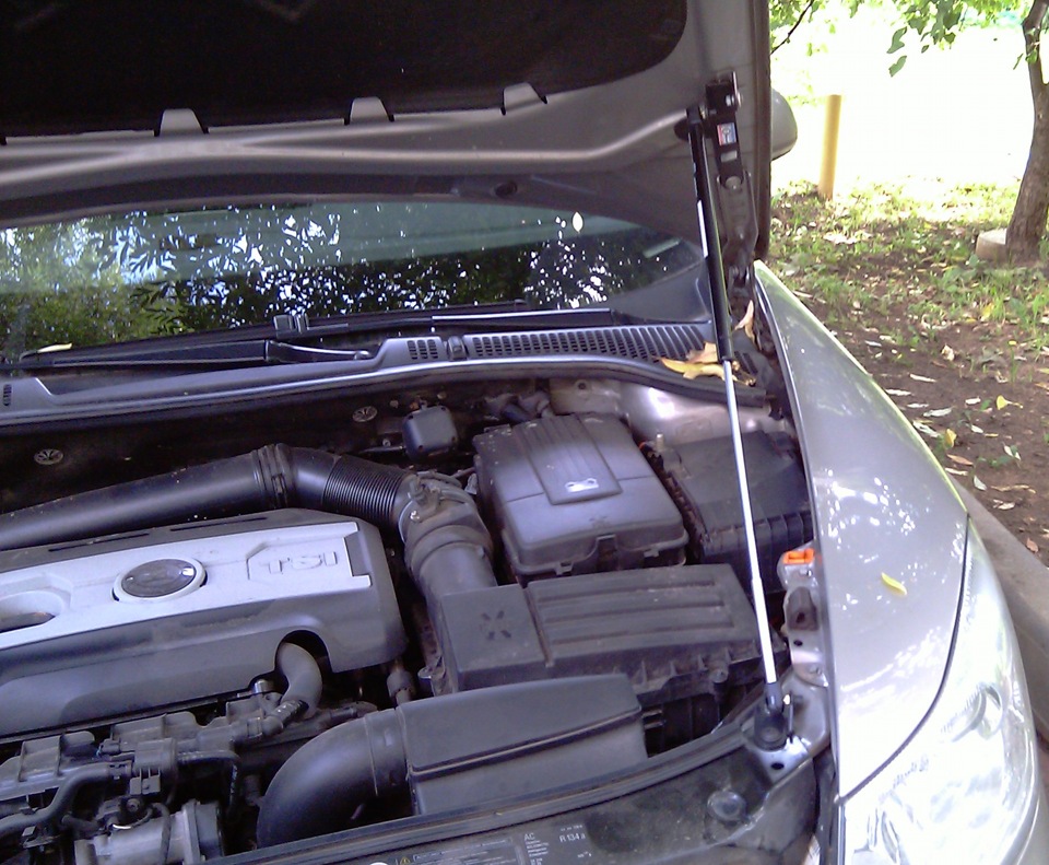 Амортизатор под капот — Skoda Octavia Scout A5 Mk2, 1,8 л, 2011 года ...