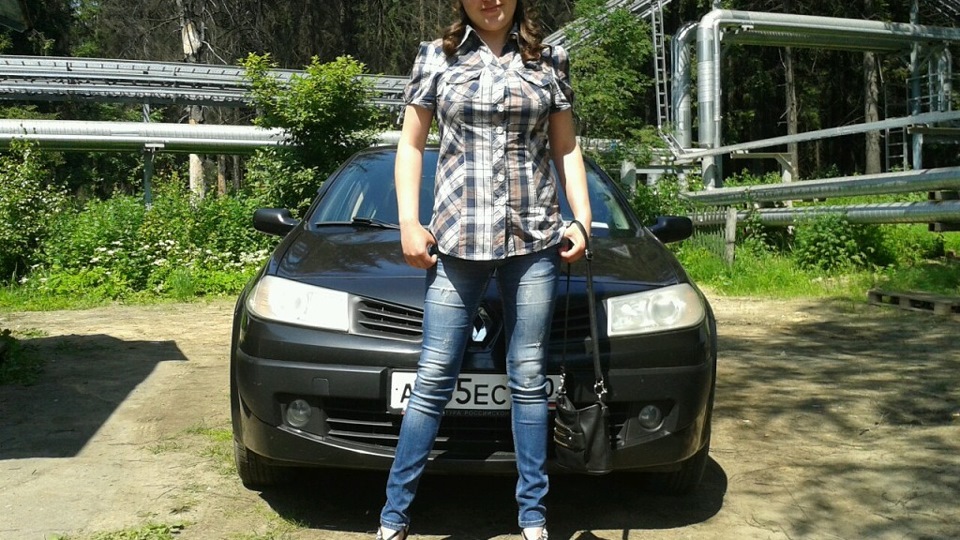 девушка возле машины. ауди а8 малафеева. ауди а8 с девушкой. луи де наварре. Audi a8 фотосет.