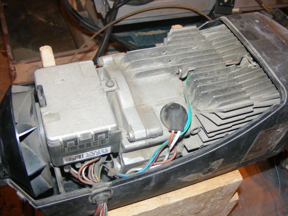 Фото в бортжурнале Mercedes-Benz Sprinter (1G). Запчасти на фото: 225101003005