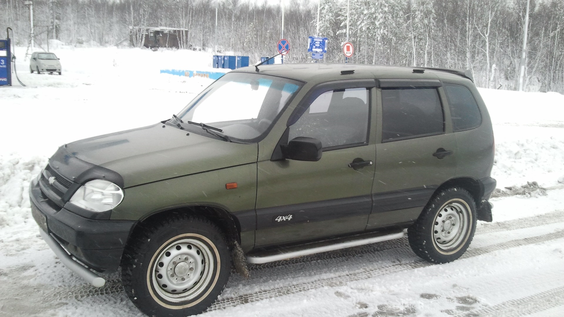 Chevrolet Niva хаки