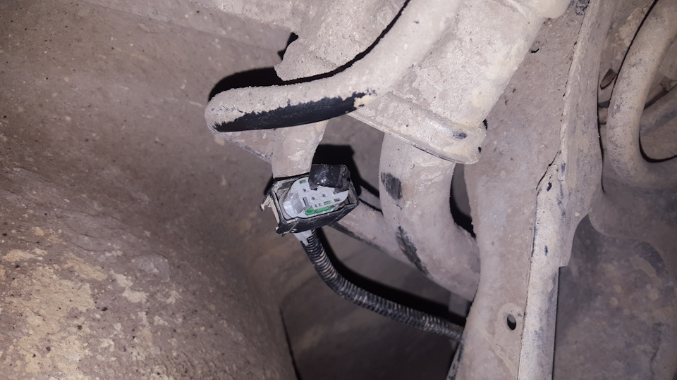 Обманка вместо датчика дорожного просвета — Ford Focus II Sedan, 1,8 л ...