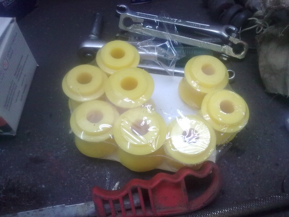 Замена втулок реактивных тяг — Lada 21051, 1,7 л, 1983 года | своими ...