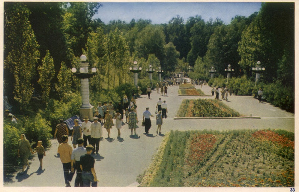 Старые парки фото. Парк Динамо Воронеж 80 е годы. Парк Динамо Воронеж СССР. Центральный парк Воронеж Центральная аллея. Центральный парк Воронежа в 70е годы.