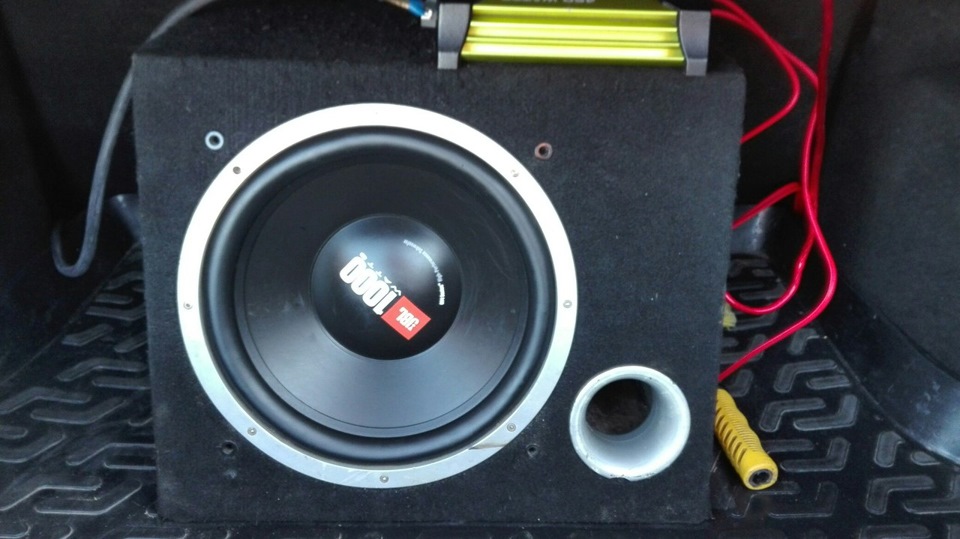Саб JBL 1000W с усилком Fusion на 450W) — Lada Приора седан, 1,6 л ...
