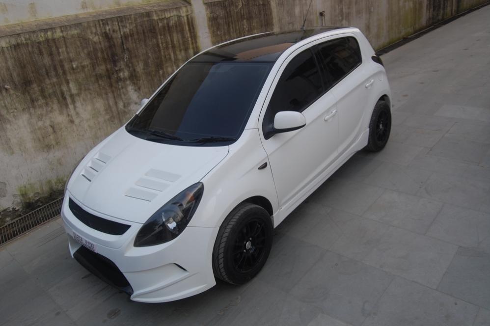 Hyundai i30 2010 stance