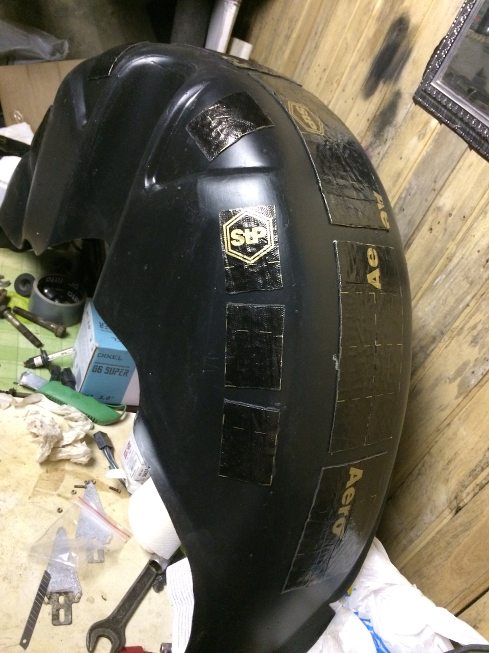 Шумоизоляция локеров stp. Виброизоляция подкрылков. Виброизоляция подкрылков. Шумоизоляция арок шумофф. 2107 шумоизоляция локеров.