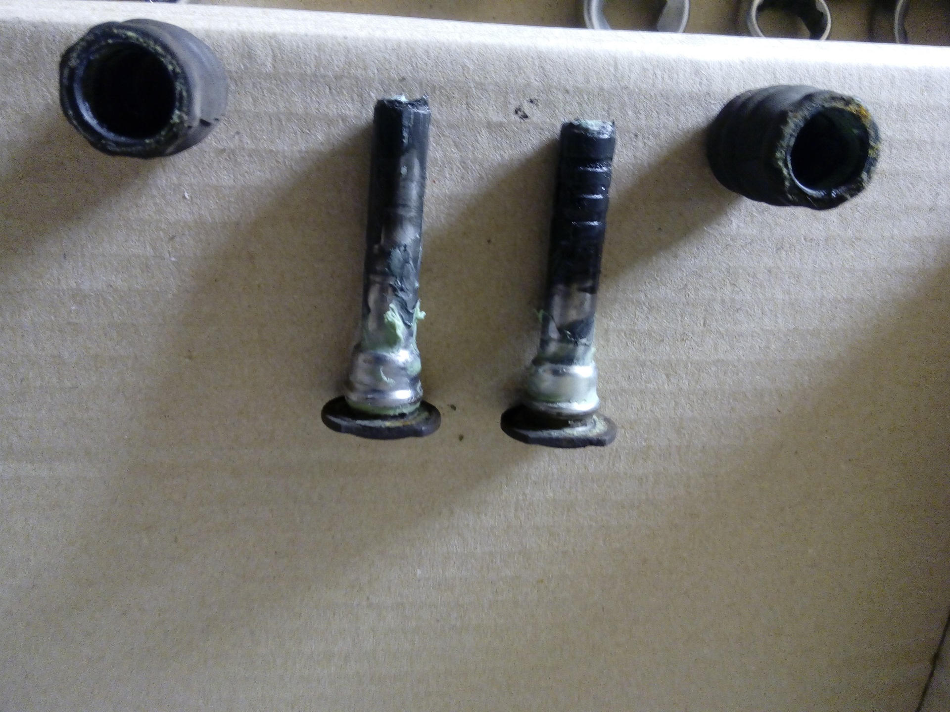 Elantra 2008 ремкомплект направляющих заднего суппорта. Sat st-58222-4d500 направляющая суппорта. Направляющая суппорта mr307405. Направляющий суппорта хендай элантра. Направляющий суппорта хендай элантра.