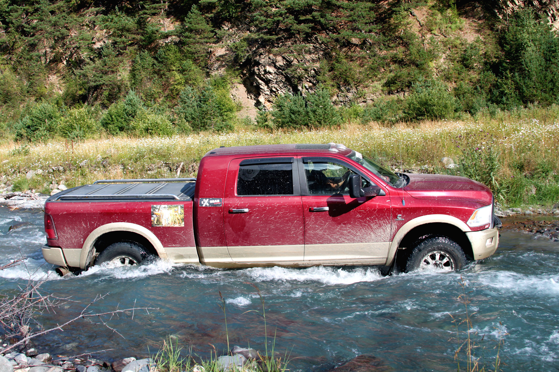 Рам екатеринбург. Dodge Ram 6. Dodge Ram 6.7. Додж рам для бездорожья. Dodge Ram по бездорожью.