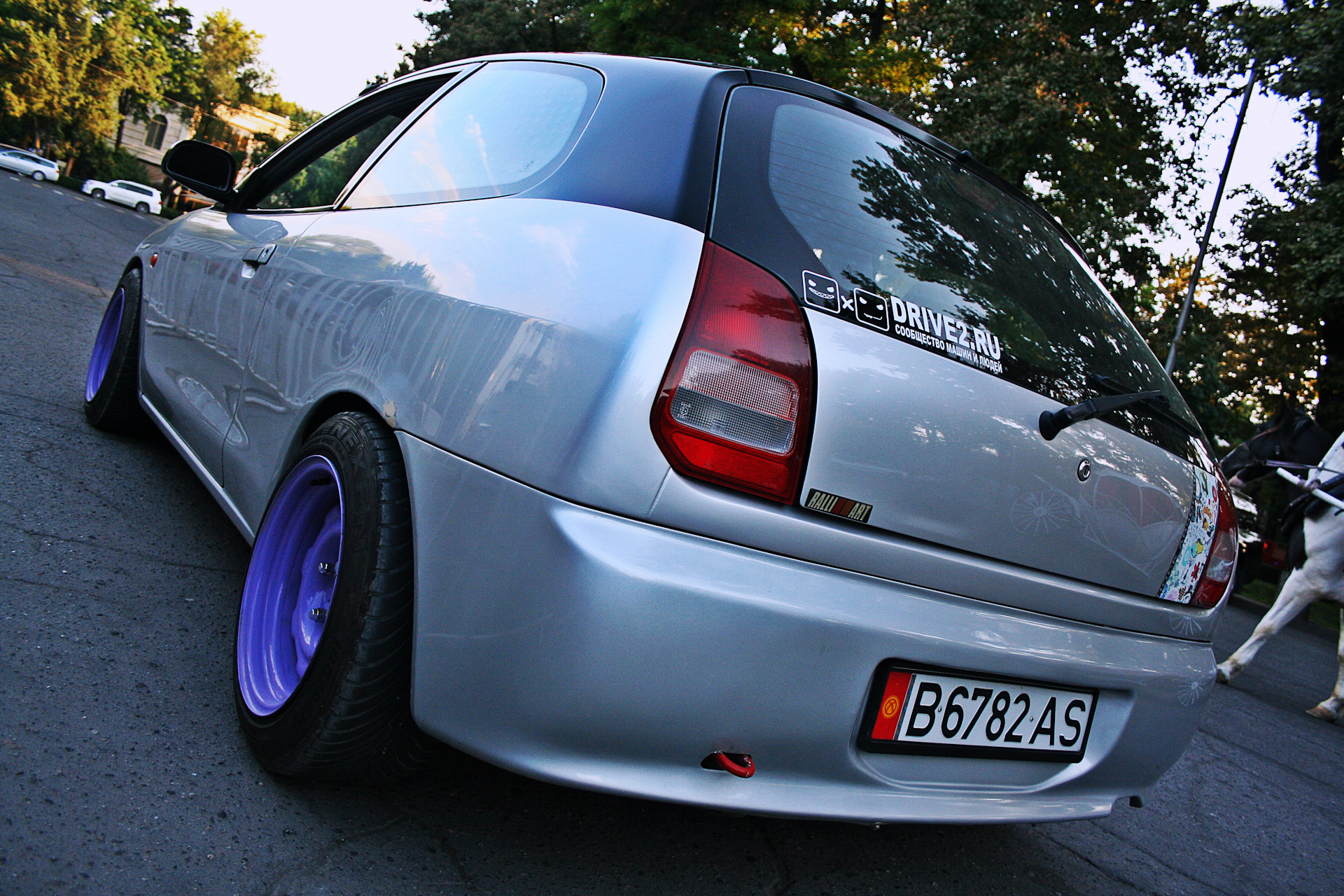 Mitsubishi Colt 5 stance