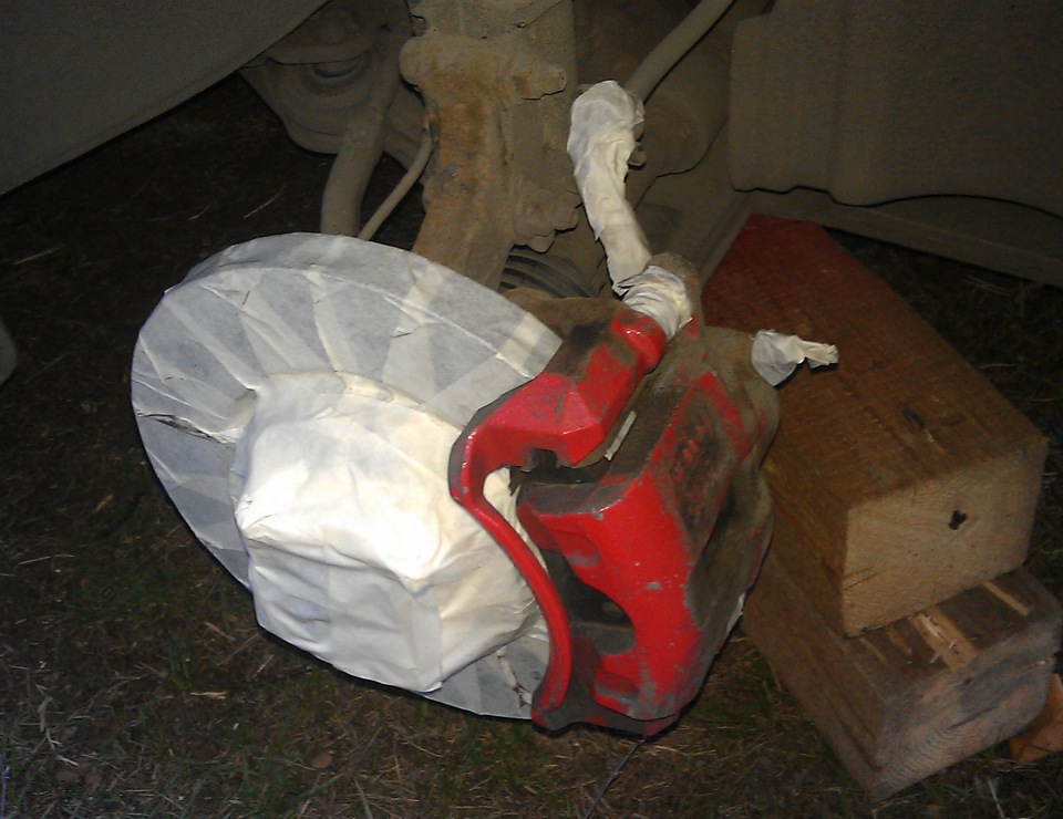 Краска для суппортов фолиатек. Покраска суппортов golf 6. Foliatec rosso red. Как покрасить суппорта не снимая. Покраска суппортов порошковой краской своими руками.