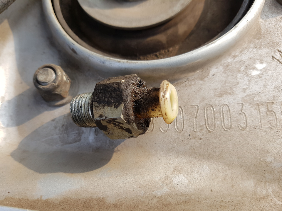 Мерцает лампочка давления масла — Lada Калина хэтчбек, 1,6 л, 2007 года ...