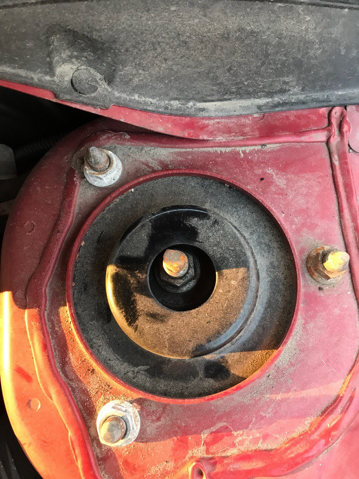 Опоры стоек амортизатора. — Mitsubishi Lancer IX, 1,6 л, 2006 года ...