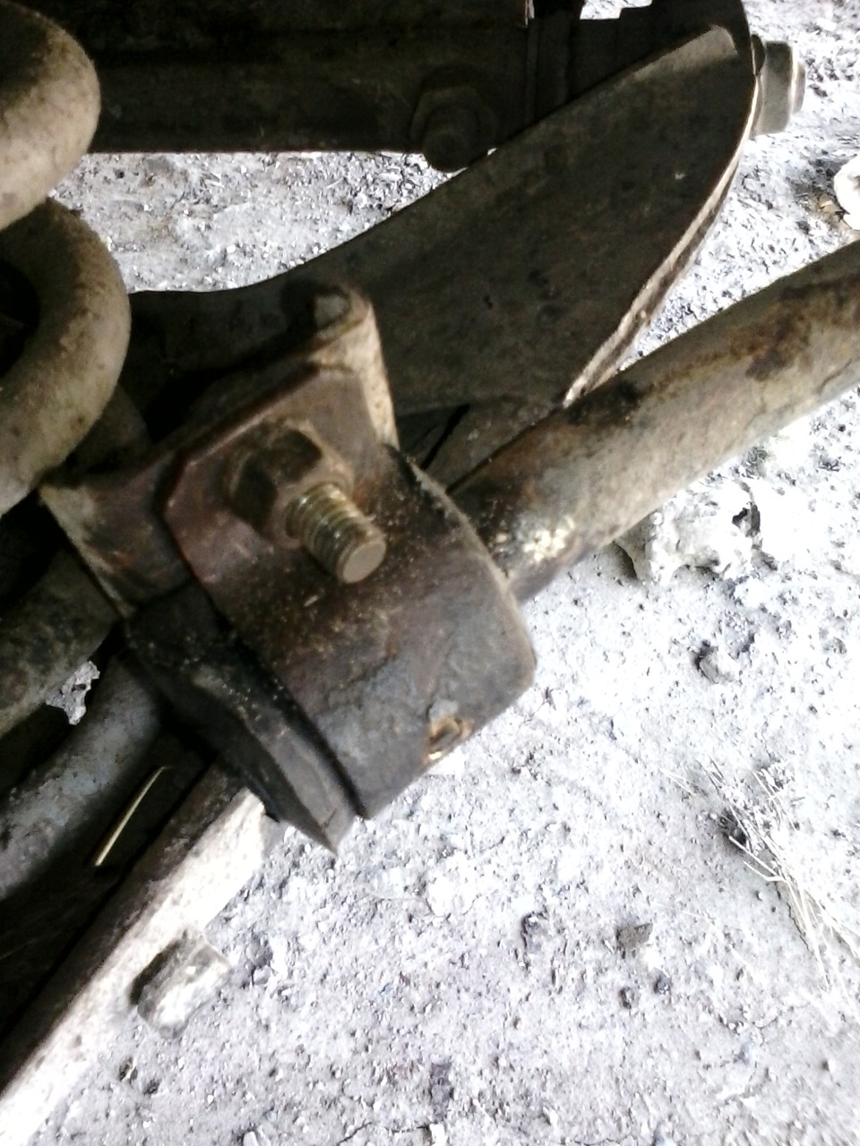 Замена резиновой втулки на стабилизаторе — Lada 21074, 1,6 л, 2003 года ...