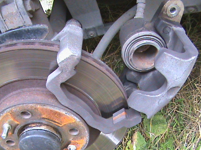 Тормозные колодки рено логан. Brembo 365х34мм audi rsq3. Суппорт тормозной передний приора. Суппорт на новые колодки. Суппорта.